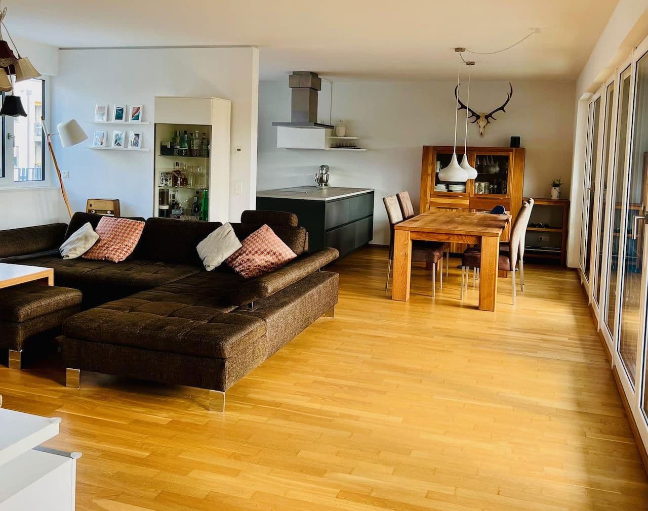 Prenájom bytu 3-izbový 110 m², Peterstr. 33, Nürnberg, Bavorsko Prenájom bytu 3-izbový 110 m², Peterstr. 33, Nürnberg, Bavorsko