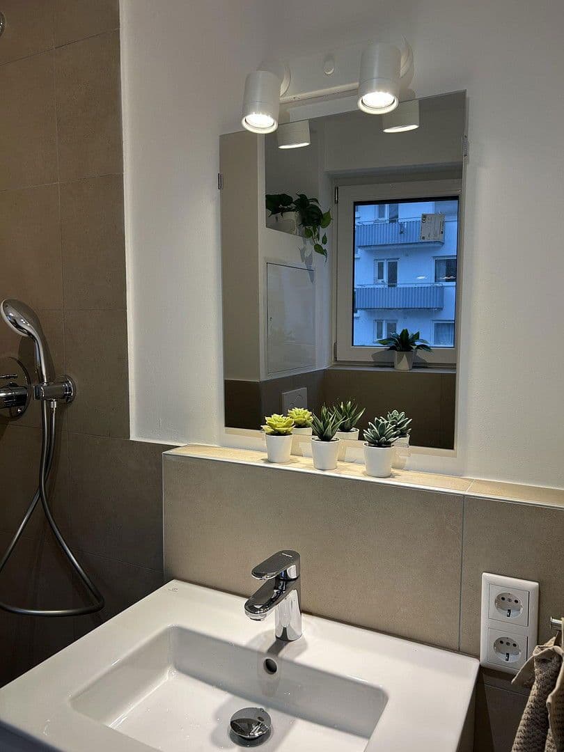 Prenájom bytu 1-izbový 30 m², Mannheim, Bádensko-Wurttembersko Prenájom bytu 1-izbový 30 m², Mannheim, Bádensko-Wurttembersko