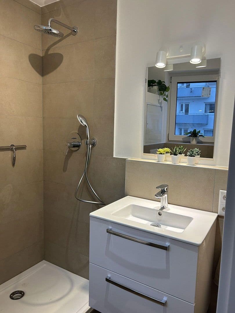 Prenájom bytu 1-izbový 30 m², Mannheim, Bádensko-Wurttembersko Prenájom bytu 1-izbový 30 m², Mannheim, Bádensko-Wurttembersko