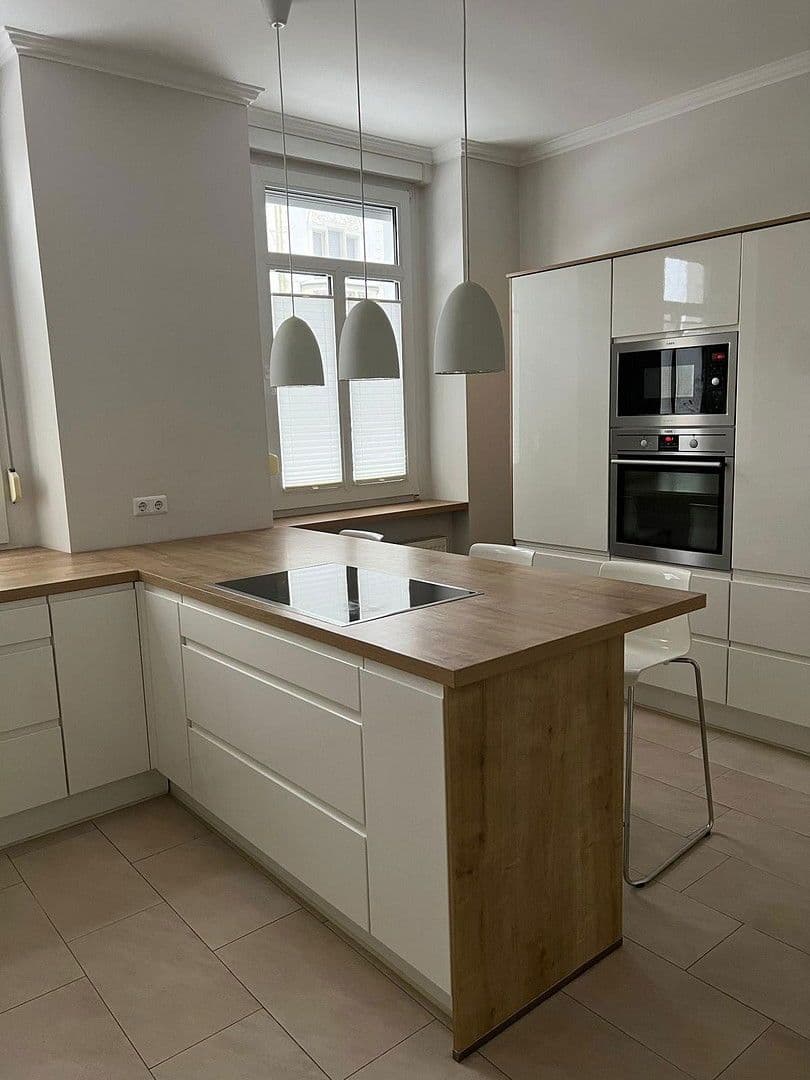 Prenájom bytu 5-izbový 150 m², Wupperstr. 101, Solingen, Severné Porýnie - Westfálsko Prenájom bytu 5-izbový 150 m², Wupperstr. 101, Solingen, Severné Porýnie - Westfálsko