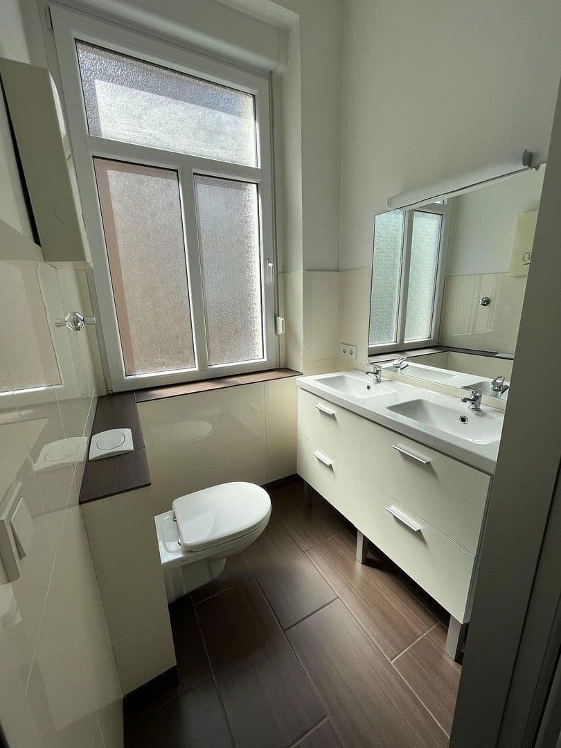 Prenájom bytu 5-izbový 150 m², Wupperstr. 101, Solingen, Severné Porýnie - Westfálsko Prenájom bytu 5-izbový 150 m², Wupperstr. 101, Solingen, Severné Porýnie - Westfálsko