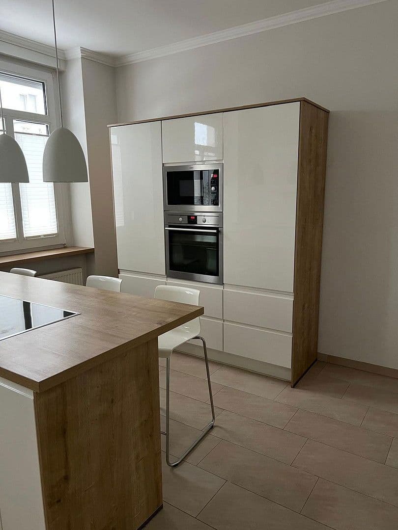 Prenájom bytu 5-izbový 150 m², Wupperstr. 101, Solingen, Severné Porýnie - Westfálsko Prenájom bytu 5-izbový 150 m², Wupperstr. 101, Solingen, Severné Porýnie - Westfálsko