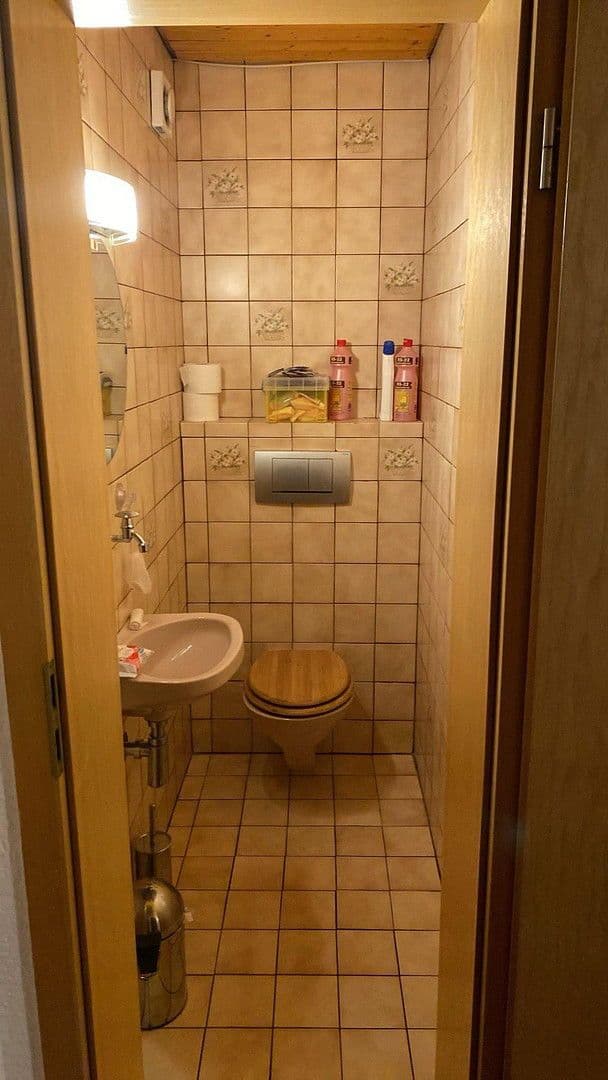 Predaj domu 171 m², pozemek 396 m², Weilheim an der Teck, Bádensko-Wurttembersko Predaj domu 171 m², pozemek 396 m², Weilheim an der Teck, Bádensko-Wurttembersko