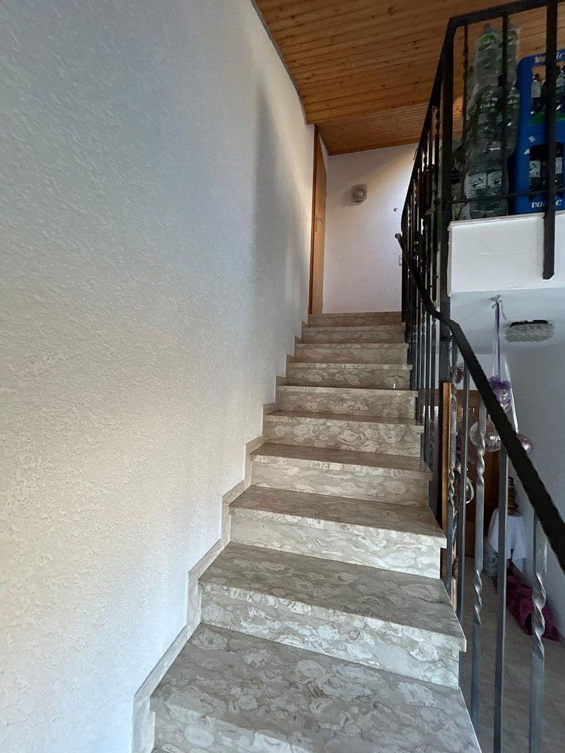 Predaj domu 171 m², pozemek 396 m², Weilheim an der Teck, Bádensko-Wurttembersko Predaj domu 171 m², pozemek 396 m², Weilheim an der Teck, Bádensko-Wurttembersko