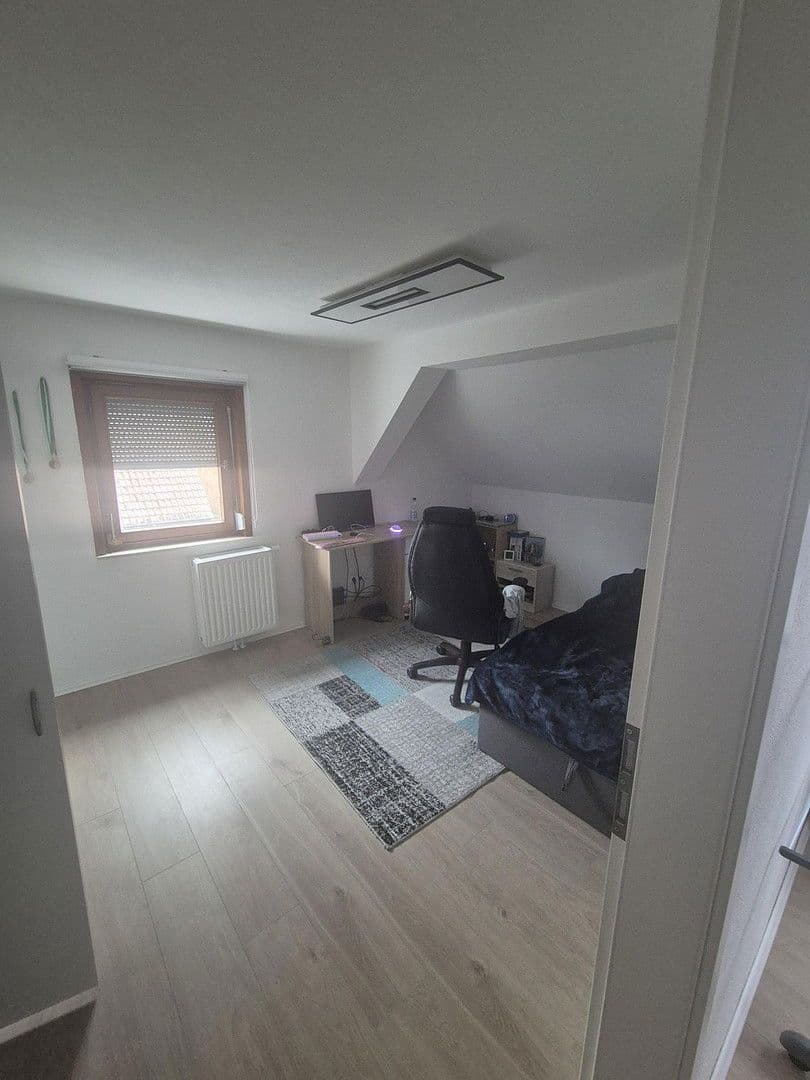 Predaj domu 200 m², pozemek 262 m², Illingen, Bádensko-Wurttembersko Predaj domu 200 m², pozemek 262 m², Illingen, Bádensko-Wurttembersko