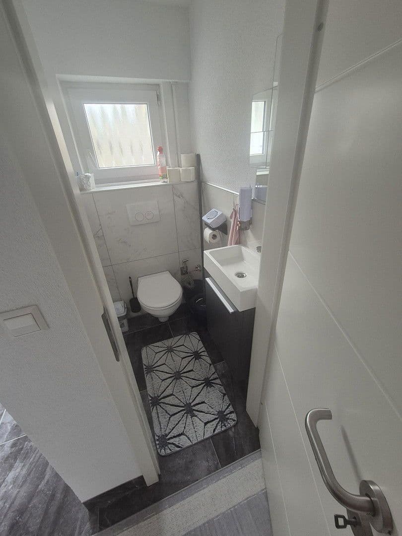 Predaj domu 200 m², pozemek 262 m², Illingen, Bádensko-Wurttembersko Predaj domu 200 m², pozemek 262 m², Illingen, Bádensko-Wurttembersko