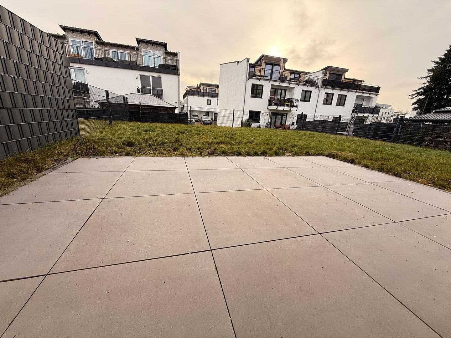 Prenájom bytu 6-izbový 212 m², Pfarrer-Kaspar-Walter-Straße 28, Offenbach am Main, Hesensko Prenájom bytu 6-izbový 212 m², Pfarrer-Kaspar-Walter-Straße 28, Offenbach am Main, Hesensko