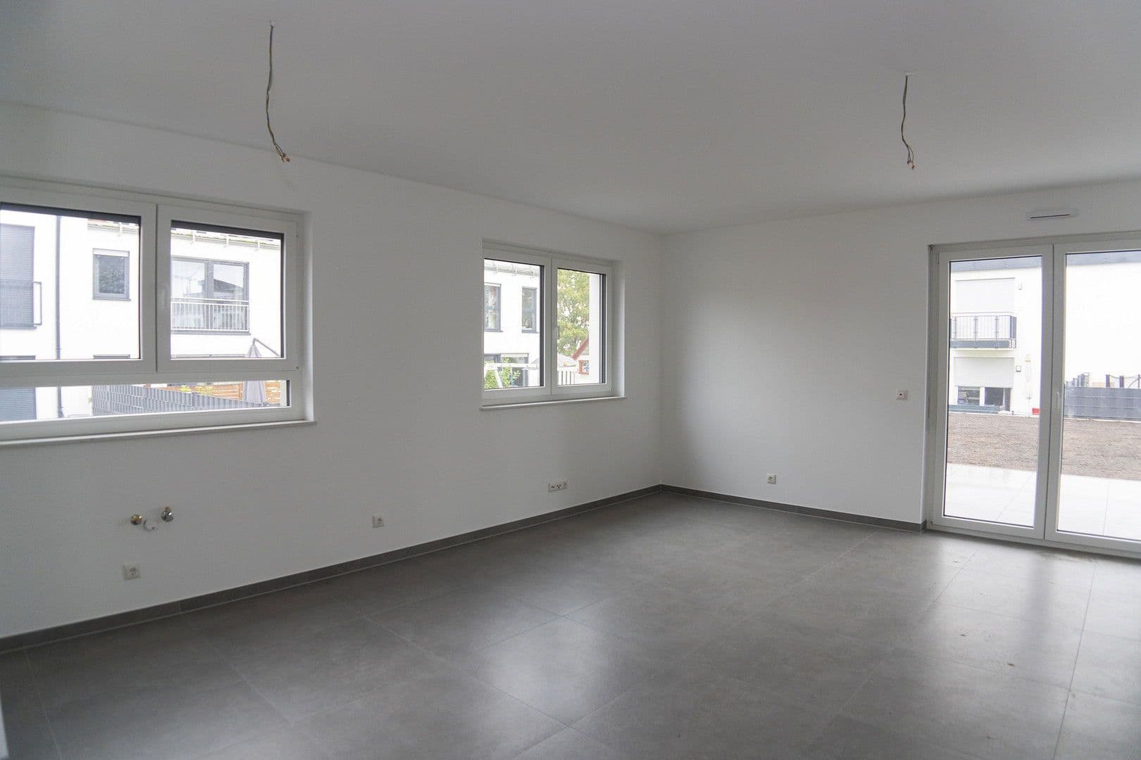 Prenájom bytu 6-izbový 212 m², Pfarrer-Kaspar-Walter-Straße 28, Offenbach am Main, Hesensko Prenájom bytu 6-izbový 212 m², Pfarrer-Kaspar-Walter-Straße 28, Offenbach am Main, Hesensko