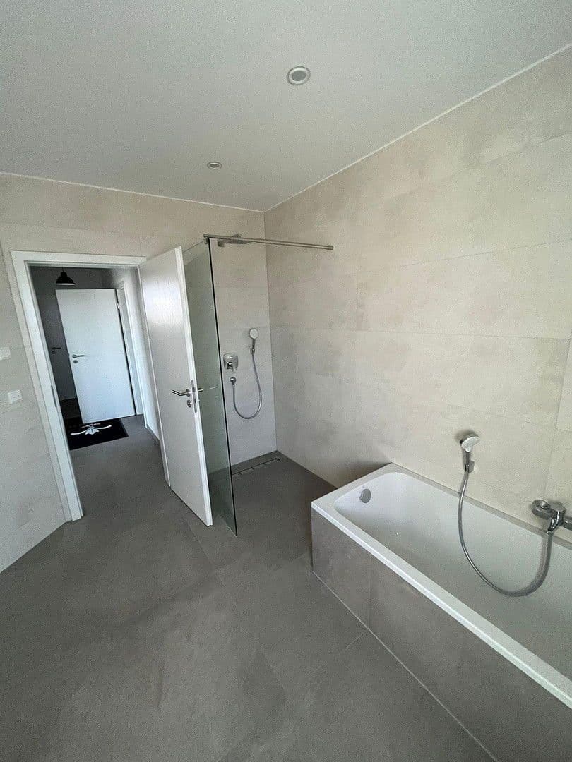 Prenájom bytu 2-izbový 74 m², Carl-Benz-Straße 5, Erlensee, Hesensko Prenájom bytu 2-izbový 74 m², Carl-Benz-Straße 5, Erlensee, Hesensko