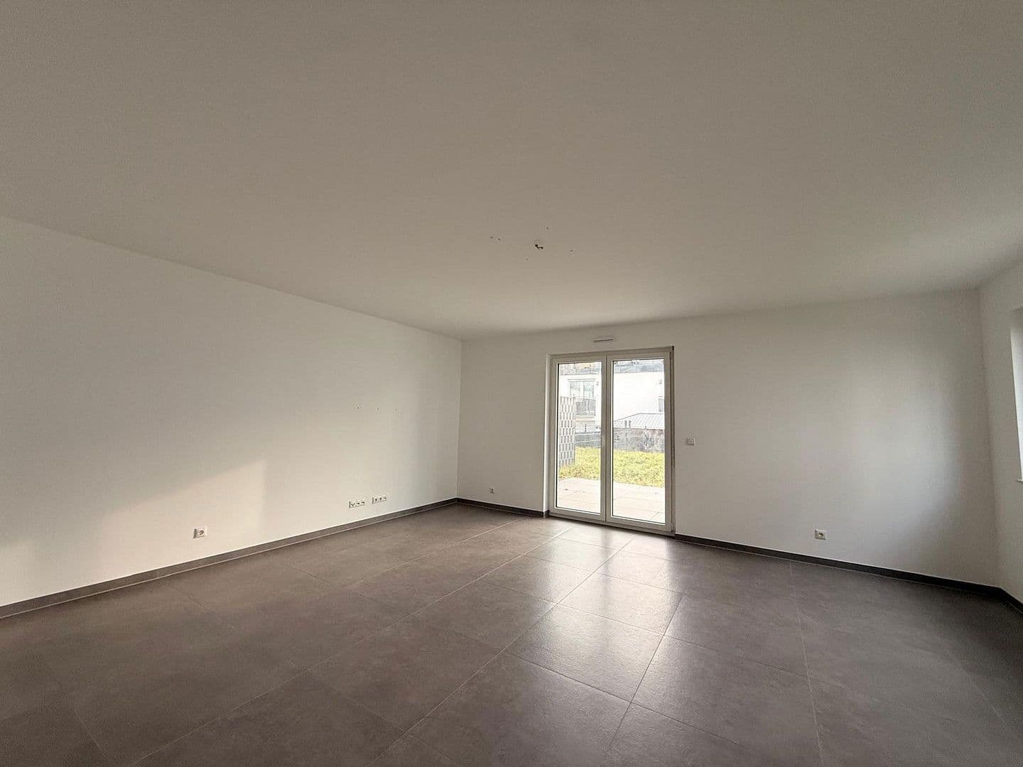 Prenájom bytu 6-izbový 212 m², Pfarrer-Kaspar-Walter-Straße 28, Offenbach am Main, Hesensko Prenájom bytu 6-izbový 212 m², Pfarrer-Kaspar-Walter-Straße 28, Offenbach am Main, Hesensko