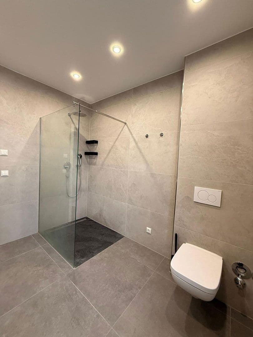 Prenájom bytu 6-izbový 212 m², Pfarrer-Kaspar-Walter-Straße 28, Offenbach am Main, Hesensko Prenájom bytu 6-izbový 212 m², Pfarrer-Kaspar-Walter-Straße 28, Offenbach am Main, Hesensko