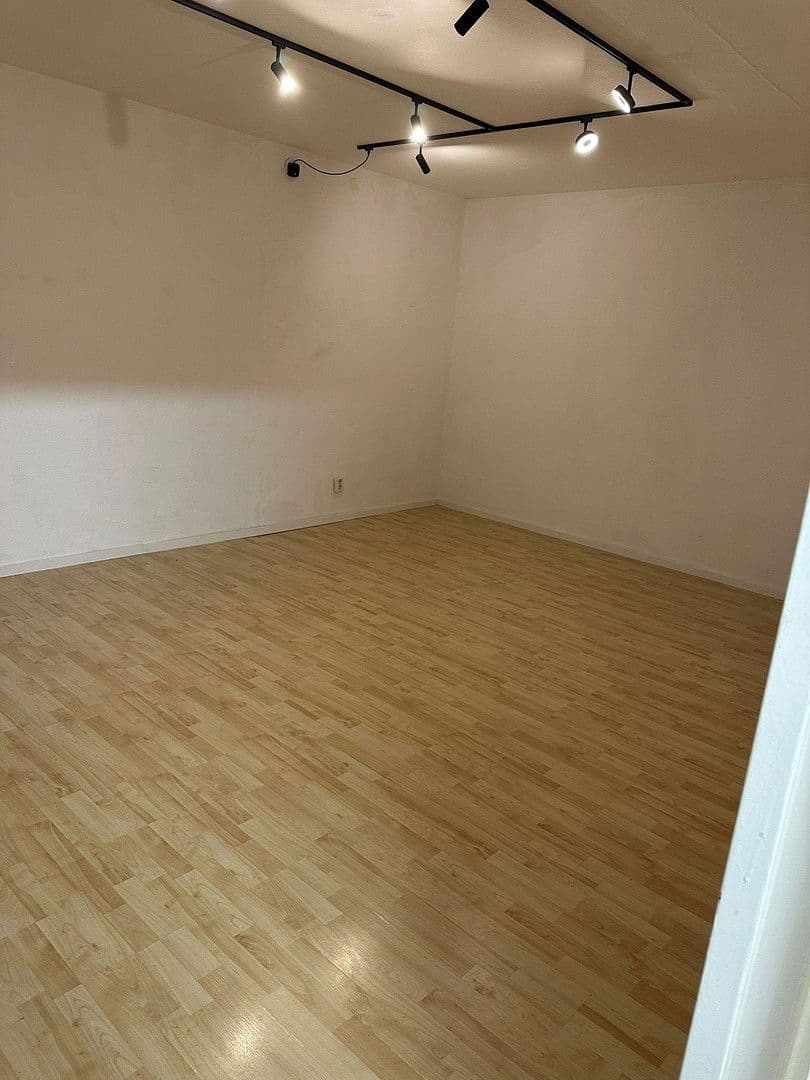 Prenájom bytu 1-izbový 35 m², Brunsbütteler Damm 311, Berlin, Berlín Prenájom bytu 1-izbový 35 m², Brunsbütteler Damm 311, Berlin, Berlín