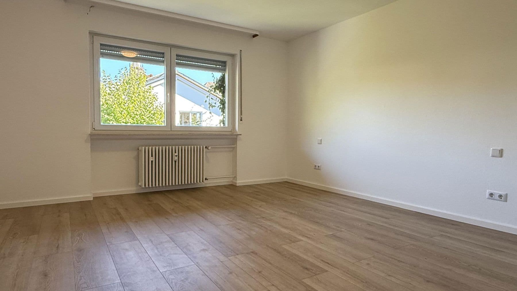 Prenájom bytu 4-izbový 105 m², Baden-Baden, Bádensko-Wurttembersko Prenájom bytu 4-izbový 105 m², Baden-Baden, Bádensko-Wurttembersko