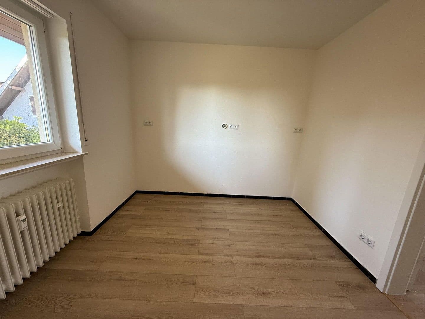Prenájom bytu 4-izbový 105 m², Baden-Baden, Bádensko-Wurttembersko Prenájom bytu 4-izbový 105 m², Baden-Baden, Bádensko-Wurttembersko