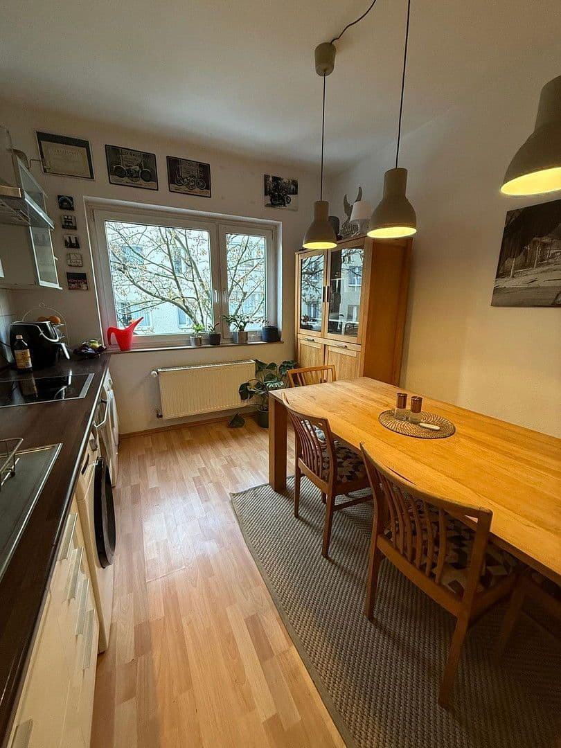 Prenájom bytu 2-izbový 73 m², Kurfürstenstr. 12-14, Köln, Severné Porýnie - Westfálsko Prenájom bytu 2-izbový 73 m², Kurfürstenstr. 12-14, Köln, Severné Porýnie - Westfálsko