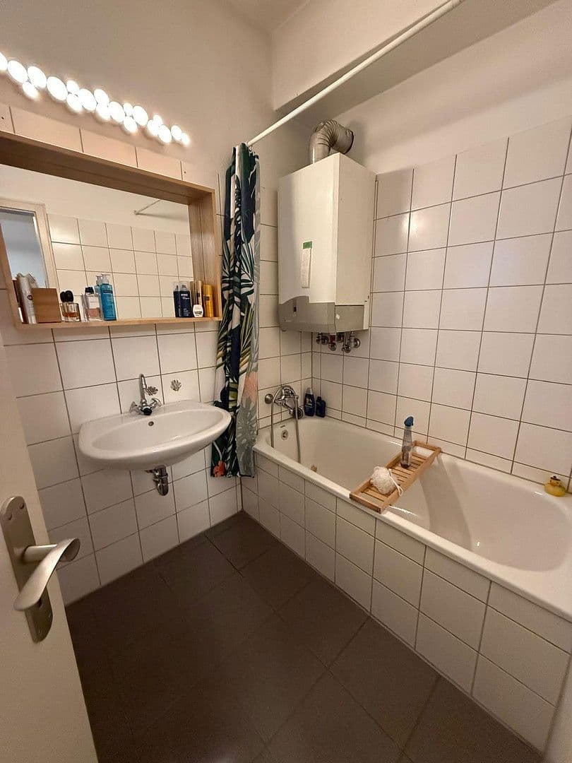Prenájom bytu 2-izbový 73 m², Kurfürstenstr. 12-14, Köln, Severné Porýnie - Westfálsko Prenájom bytu 2-izbový 73 m², Kurfürstenstr. 12-14, Köln, Severné Porýnie - Westfálsko