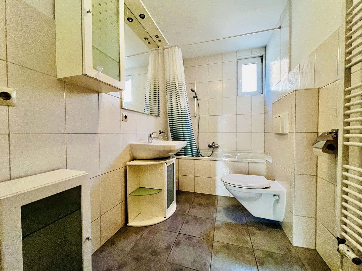 Predaj domu 146 m², pozemek 1.550 m², Neuenbürg, Bádensko-Wurttembersko Predaj domu 146 m², pozemek 1.550 m², Neuenbürg, Bádensko-Wurttembersko