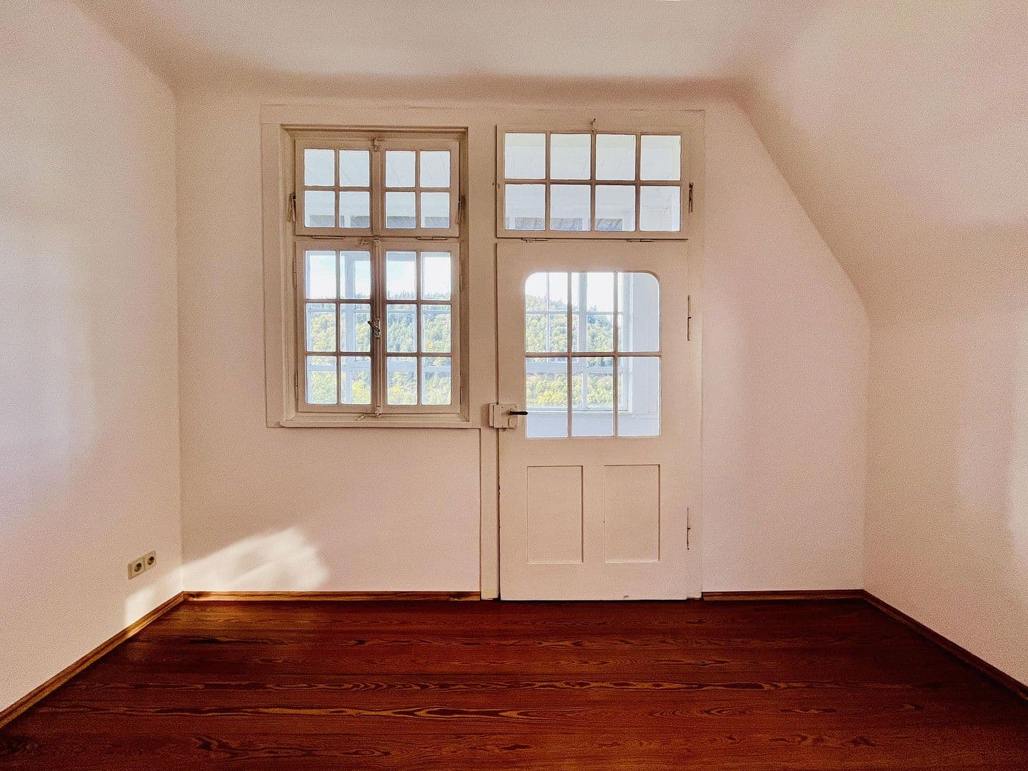 Predaj domu 146 m², pozemek 1.550 m², Neuenbürg, Bádensko-Wurttembersko Predaj domu 146 m², pozemek 1.550 m², Neuenbürg, Bádensko-Wurttembersko