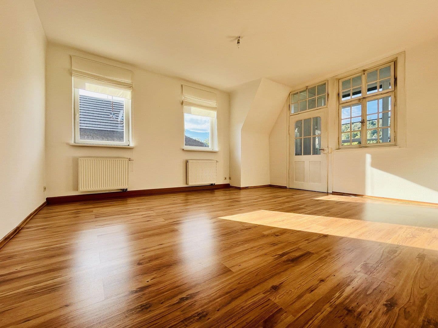 Predaj domu 146 m², pozemek 1.550 m², Neuenbürg, Bádensko-Wurttembersko Predaj domu 146 m², pozemek 1.550 m², Neuenbürg, Bádensko-Wurttembersko