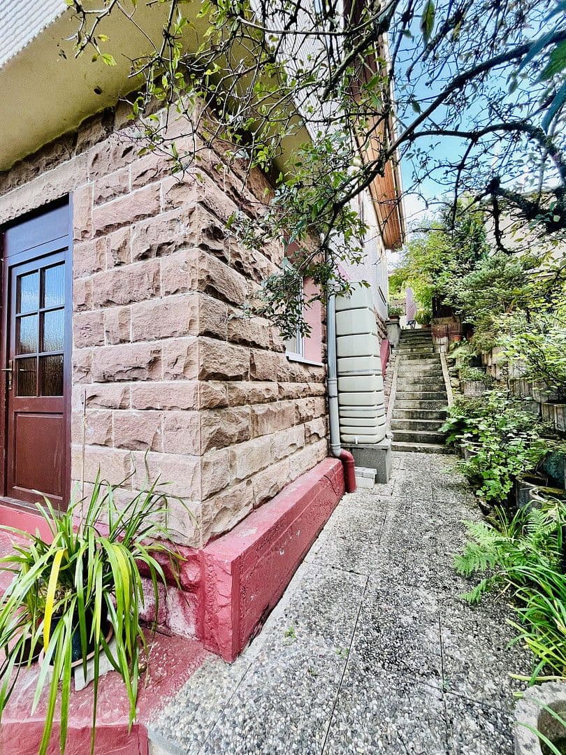 Predaj domu 146 m², pozemek 1.550 m², Neuenbürg, Bádensko-Wurttembersko Predaj domu 146 m², pozemek 1.550 m², Neuenbürg, Bádensko-Wurttembersko