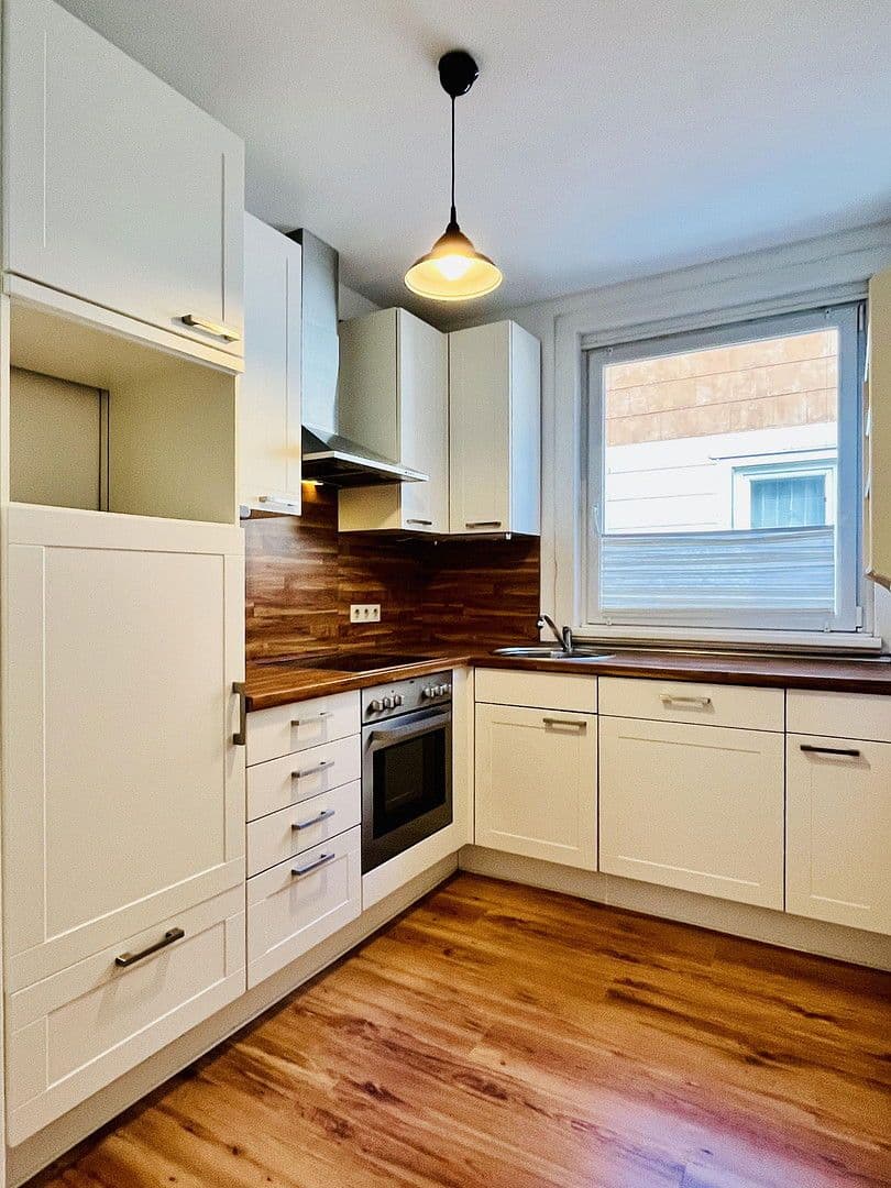 Predaj domu 146 m², pozemek 1.550 m², Neuenbürg, Bádensko-Wurttembersko Predaj domu 146 m², pozemek 1.550 m², Neuenbürg, Bádensko-Wurttembersko