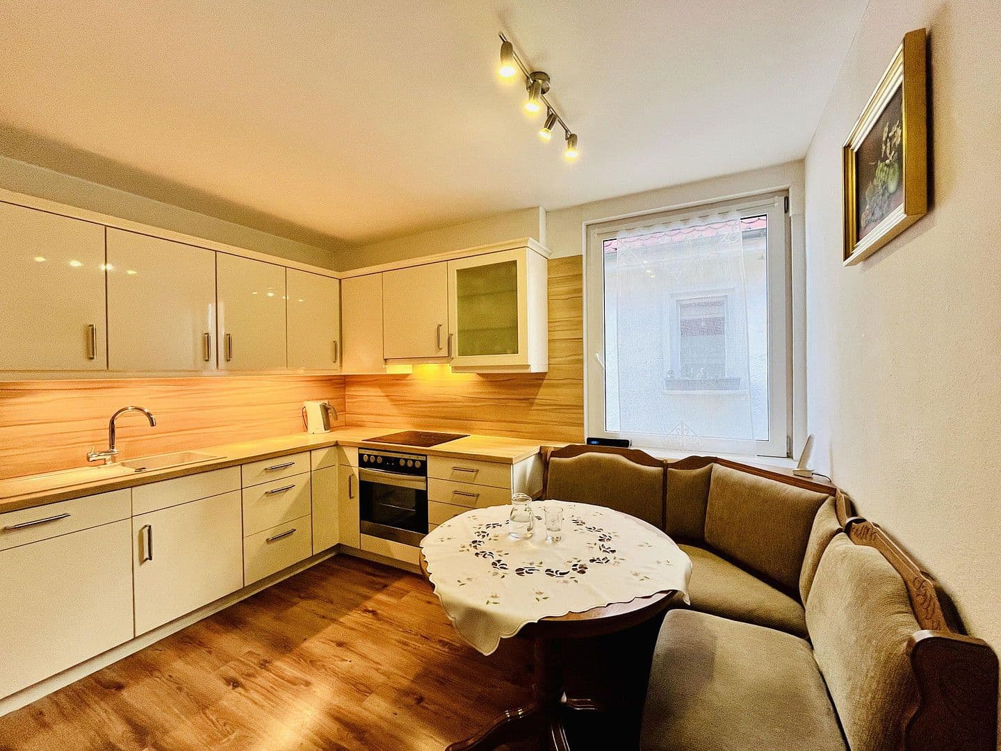 Predaj domu 146 m², pozemek 1.550 m², Neuenbürg, Bádensko-Wurttembersko Predaj domu 146 m², pozemek 1.550 m², Neuenbürg, Bádensko-Wurttembersko