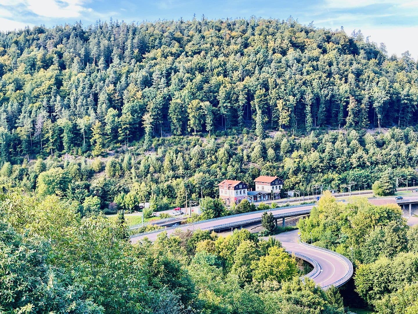 Predaj domu 146 m², pozemek 1.550 m², Neuenbürg, Bádensko-Wurttembersko Predaj domu 146 m², pozemek 1.550 m², Neuenbürg, Bádensko-Wurttembersko