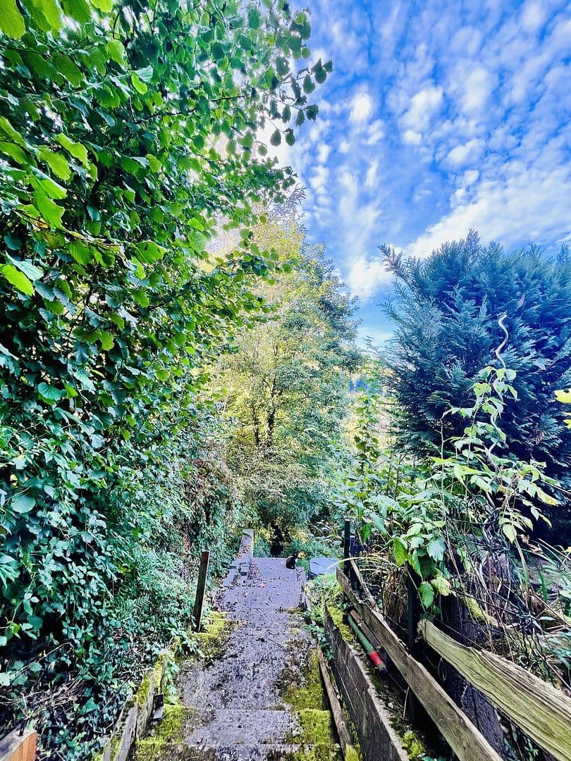 Predaj domu 146 m², pozemek 1.550 m², Neuenbürg, Bádensko-Wurttembersko Predaj domu 146 m², pozemek 1.550 m², Neuenbürg, Bádensko-Wurttembersko