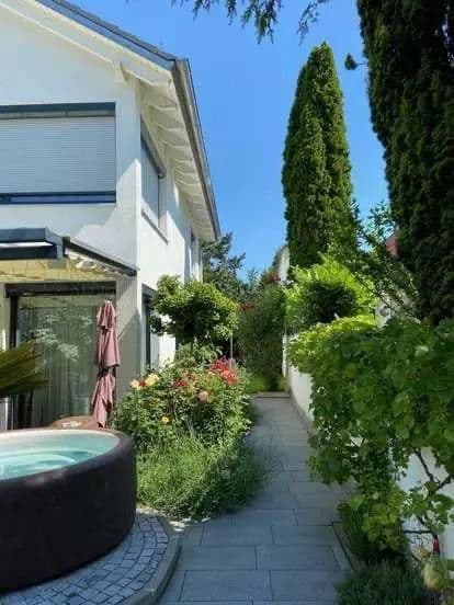 Predaj domu 191 m², pozemek 316 m², Bahnhofstraße 4b, Planegg, Bavorsko Predaj domu 191 m², pozemek 316 m², Bahnhofstraße 4b, Planegg, Bavorsko