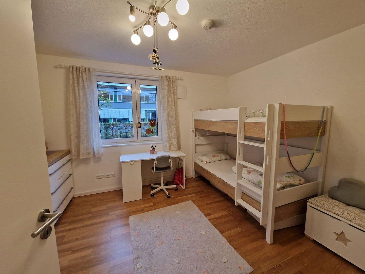 Prenájom bytu 4-izbový 127 m², Bruchsal, Bádensko-Wurttembersko Prenájom bytu 4-izbový 127 m², Bruchsal, Bádensko-Wurttembersko