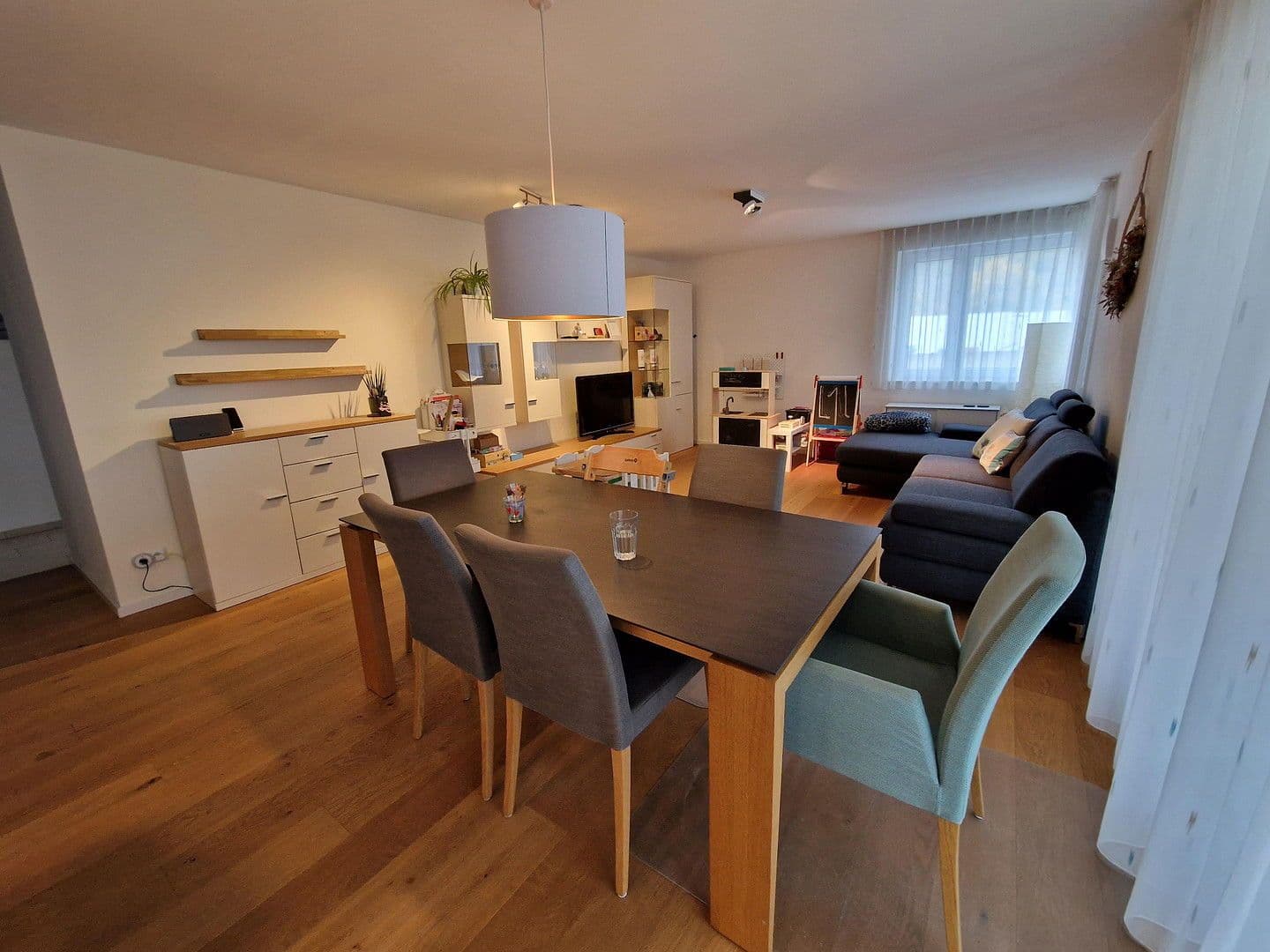 Prenájom bytu 4-izbový 127 m², Bruchsal, Bádensko-Wurttembersko Prenájom bytu 4-izbový 127 m², Bruchsal, Bádensko-Wurttembersko