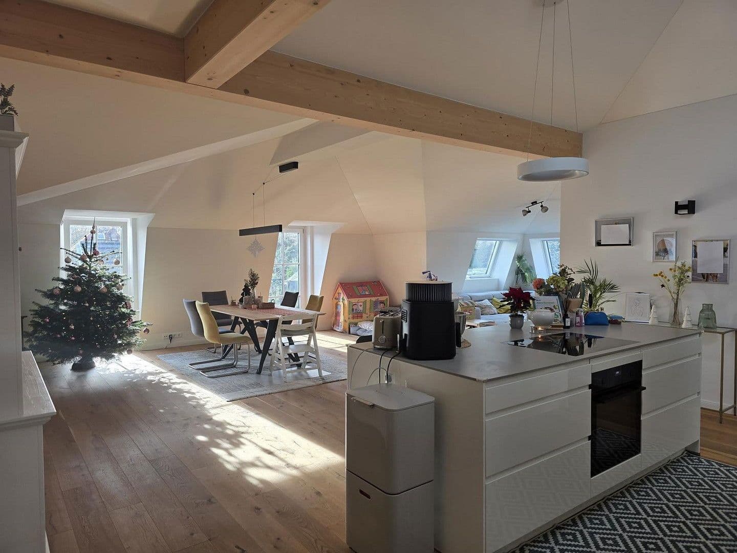 Prenájom bytu 4-izbový 112 m², Karwinskistr., 61, München, Bavorsko Prenájom bytu 4-izbový 112 m², Karwinskistr., 61, München, Bavorsko