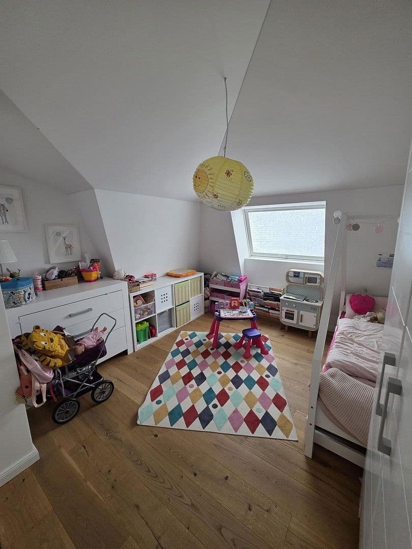 Prenájom bytu 4-izbový 112 m², Karwinskistr., 61, München, Bavorsko Prenájom bytu 4-izbový 112 m², Karwinskistr., 61, München, Bavorsko