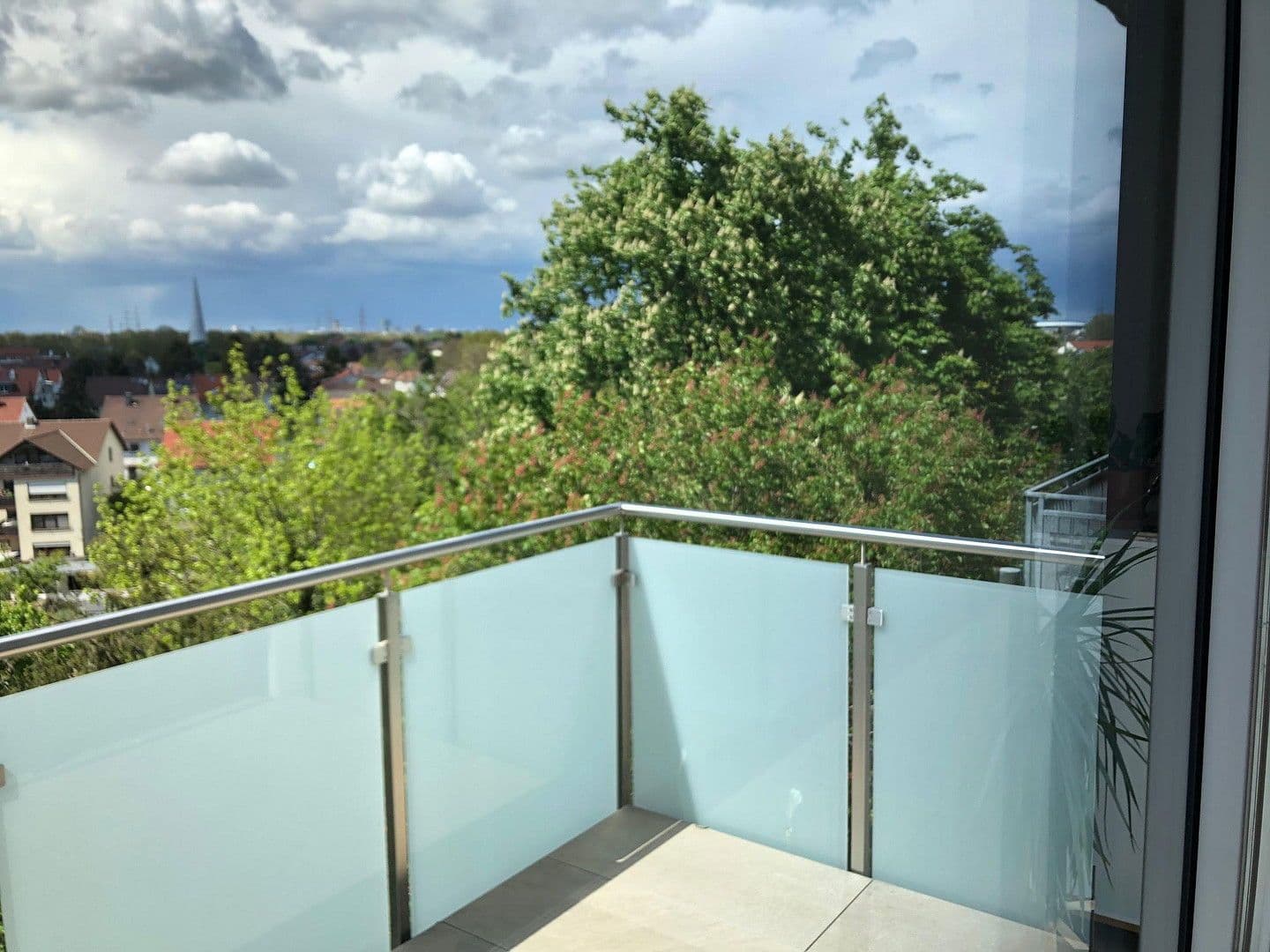 Prenájom bytu 3-izbový 104 m², Mannheim, Bádensko-Wurttembersko Prenájom bytu 3-izbový 104 m², Mannheim, Bádensko-Wurttembersko