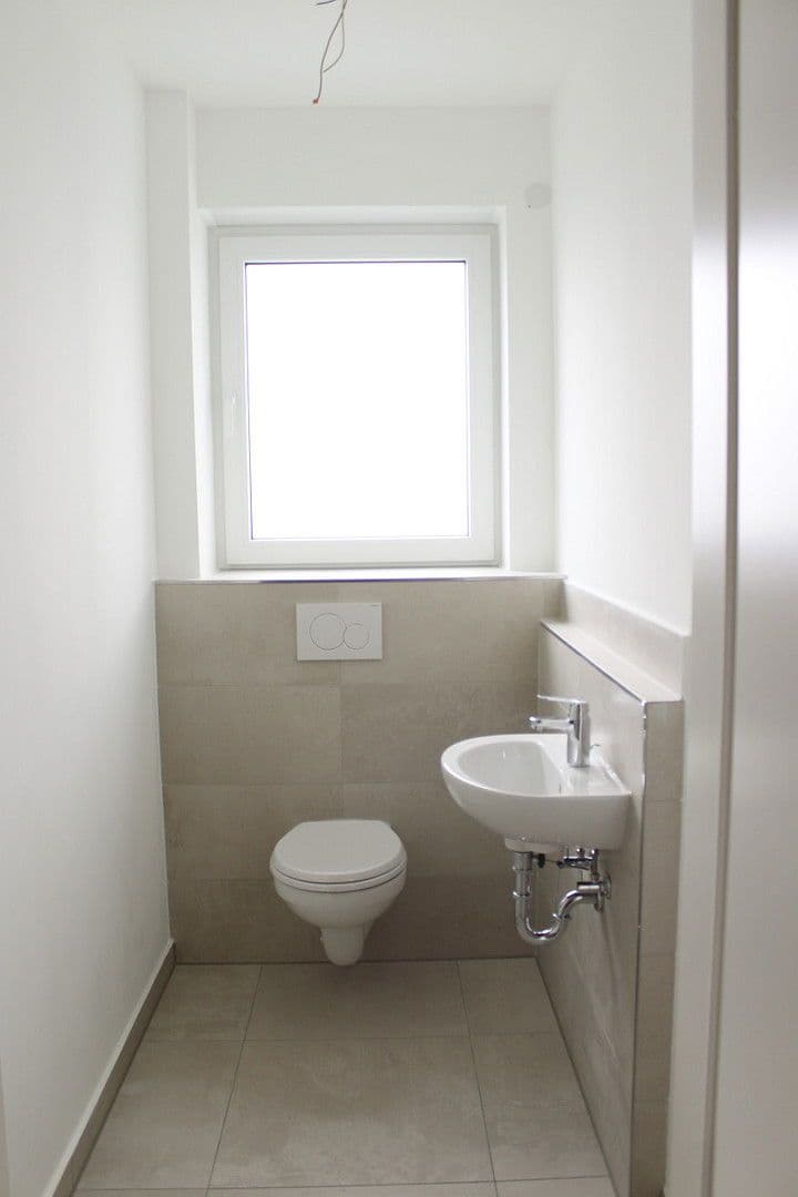 Prenájom bytu 3-izbový 104 m², Mannheim, Bádensko-Wurttembersko Prenájom bytu 3-izbový 104 m², Mannheim, Bádensko-Wurttembersko