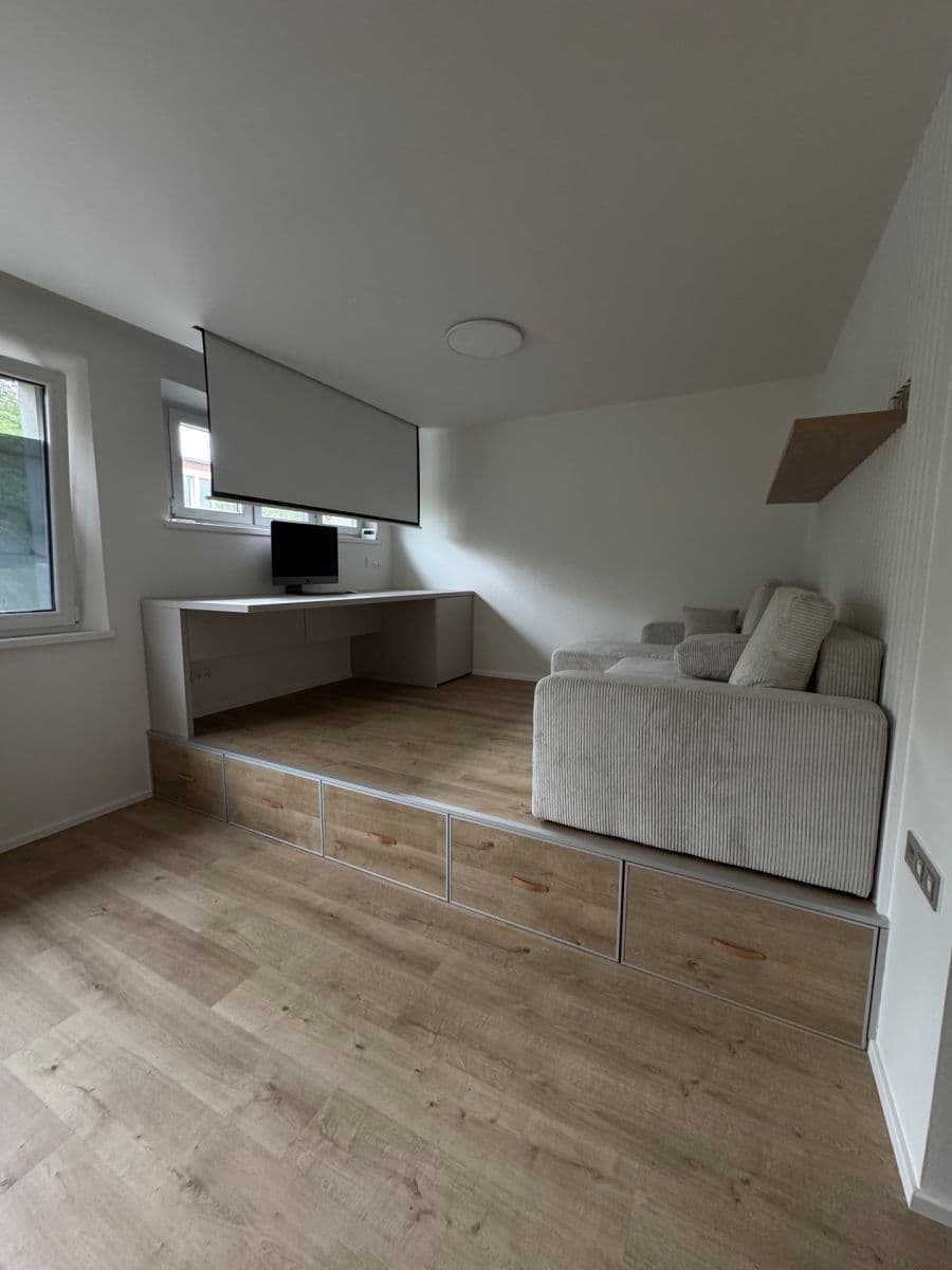 Prenájom bytu 2-izbový 42 m², Osadní, Praha, Praha Prenájom bytu 2-izbový 42 m², Osadní, Praha, Praha