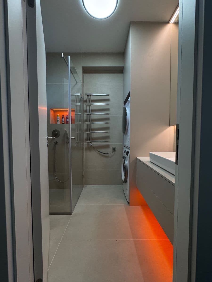 Prenájom bytu 2-izbový 42 m², Osadní, Praha, Praha Prenájom bytu 2-izbový 42 m², Osadní, Praha, Praha