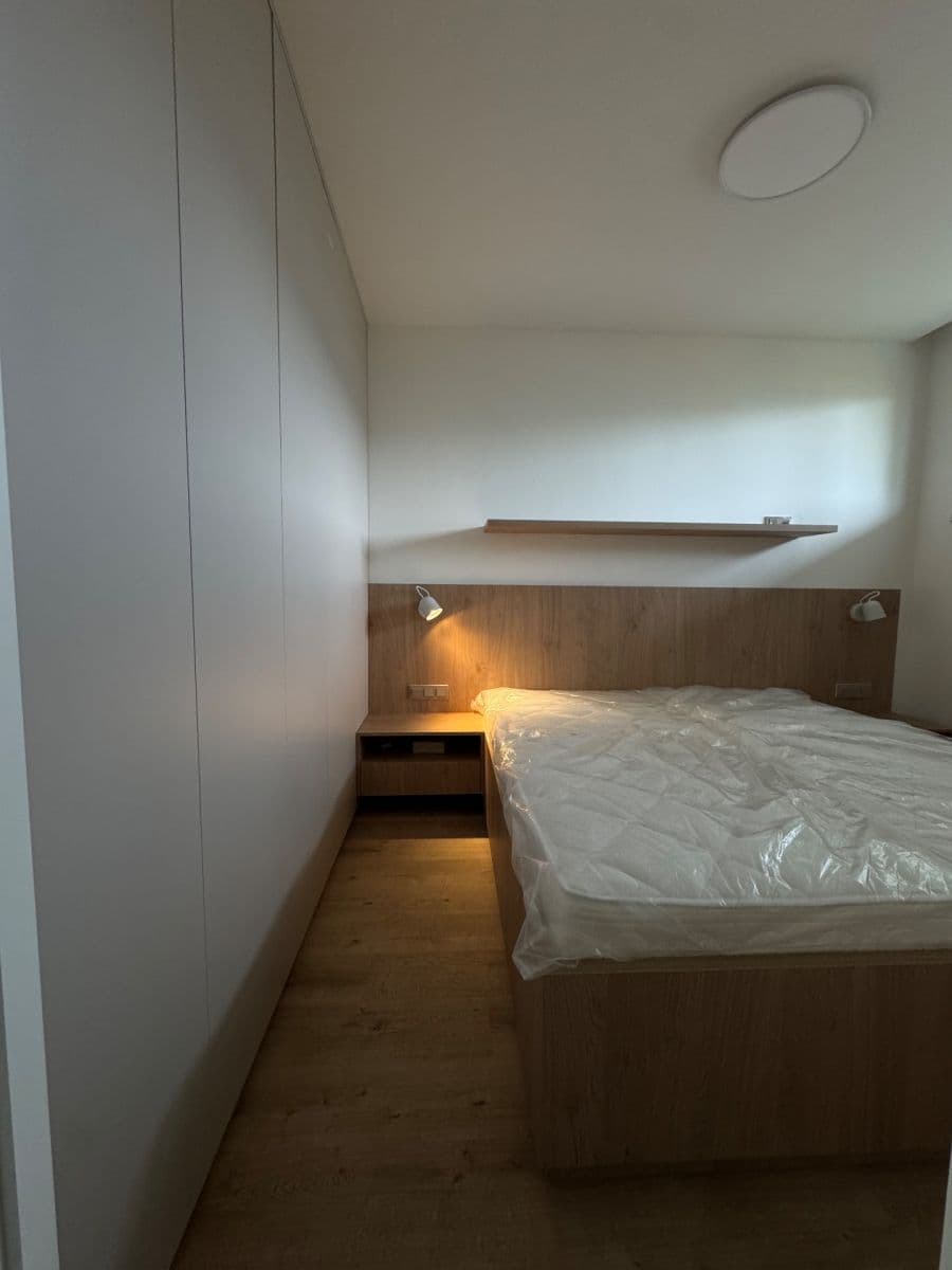 Prenájom bytu 2-izbový 42 m², Osadní, Praha, Praha Prenájom bytu 2-izbový 42 m², Osadní, Praha, Praha