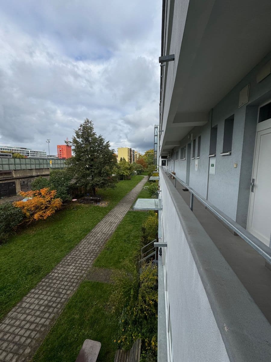 Prenájom bytu 2-izbový 42 m², Osadní, Praha, Praha Prenájom bytu 2-izbový 42 m², Osadní, Praha, Praha