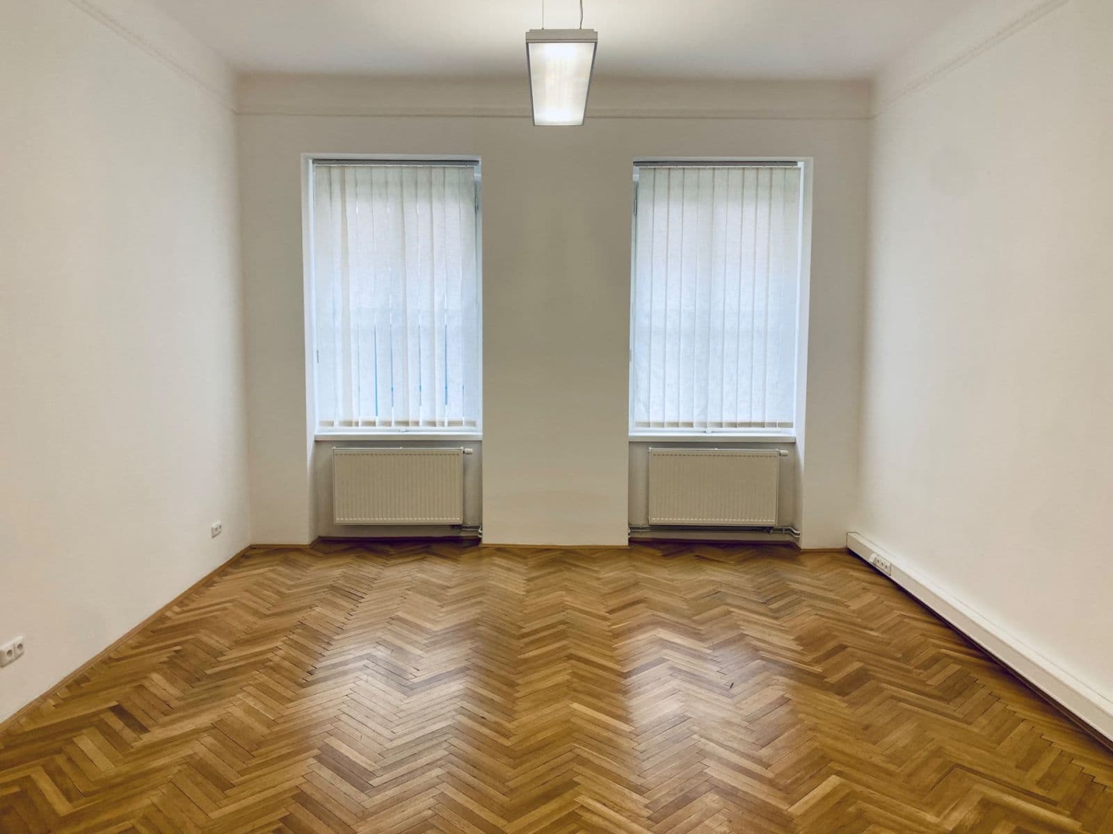 Prenájom nebytového priestoru 60 m², Na Bělidle, Praha, Praha Prenájom nebytového priestoru 60 m², Na Bělidle, Praha, Praha