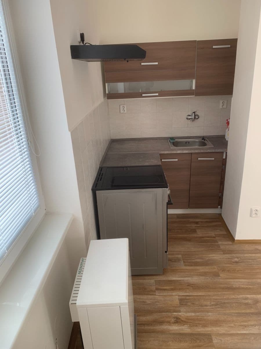 Prenájom bytu 1-izbový 24 m², nám. T. G. Masaryka, Kamenický Šenov, Liberecký kraj Prenájom bytu 1-izbový 24 m², nám. T. G. Masaryka, Kamenický Šenov, Liberecký kraj