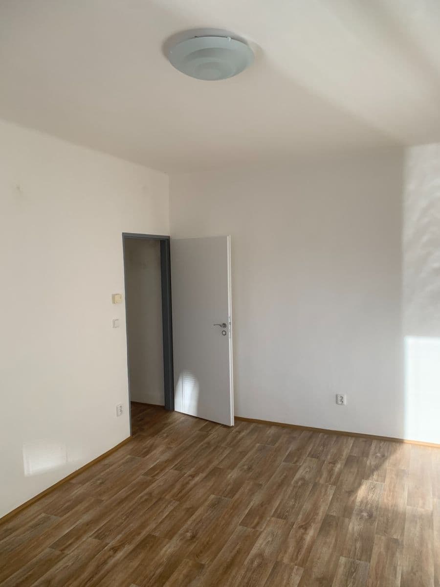 Prenájom bytu 1-izbový 24 m², nám. T. G. Masaryka, Kamenický Šenov, Liberecký kraj Prenájom bytu 1-izbový 24 m², nám. T. G. Masaryka, Kamenický Šenov, Liberecký kraj