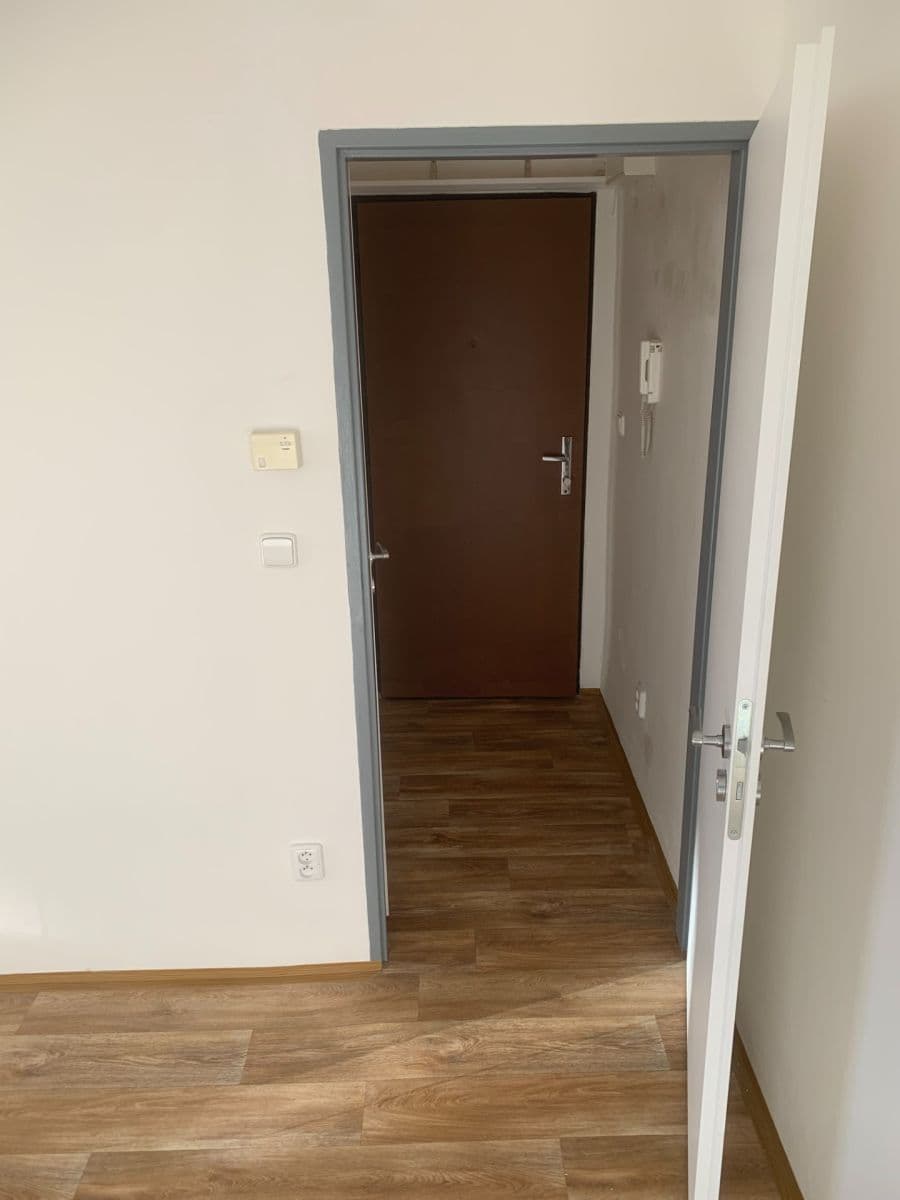 Prenájom bytu 1-izbový 24 m², nám. T. G. Masaryka, Kamenický Šenov, Liberecký kraj Prenájom bytu 1-izbový 24 m², nám. T. G. Masaryka, Kamenický Šenov, Liberecký kraj
