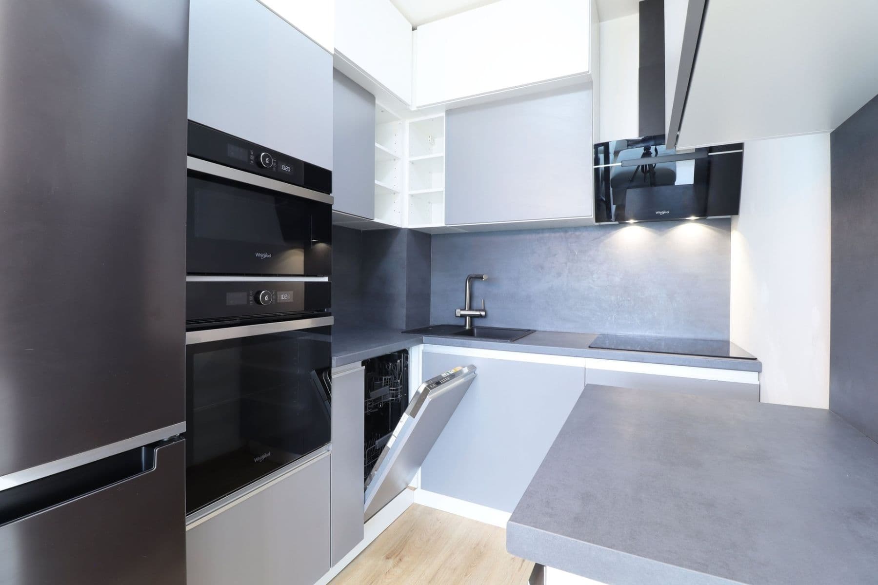 Prenájom bytu 2-izbový 40 m², Velvarská, Horoměřice, Středočeský kraj Prenájom bytu 2-izbový 40 m², Velvarská, Horoměřice, Středočeský kraj