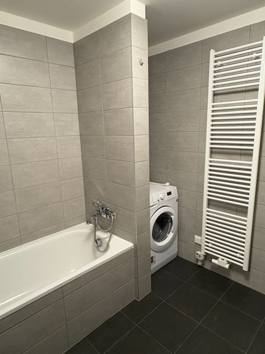 Prenájom bytu 3-izbový 76 m², Práčská, Praha, Praha Prenájom bytu 3-izbový 76 m², Práčská, Praha, Praha