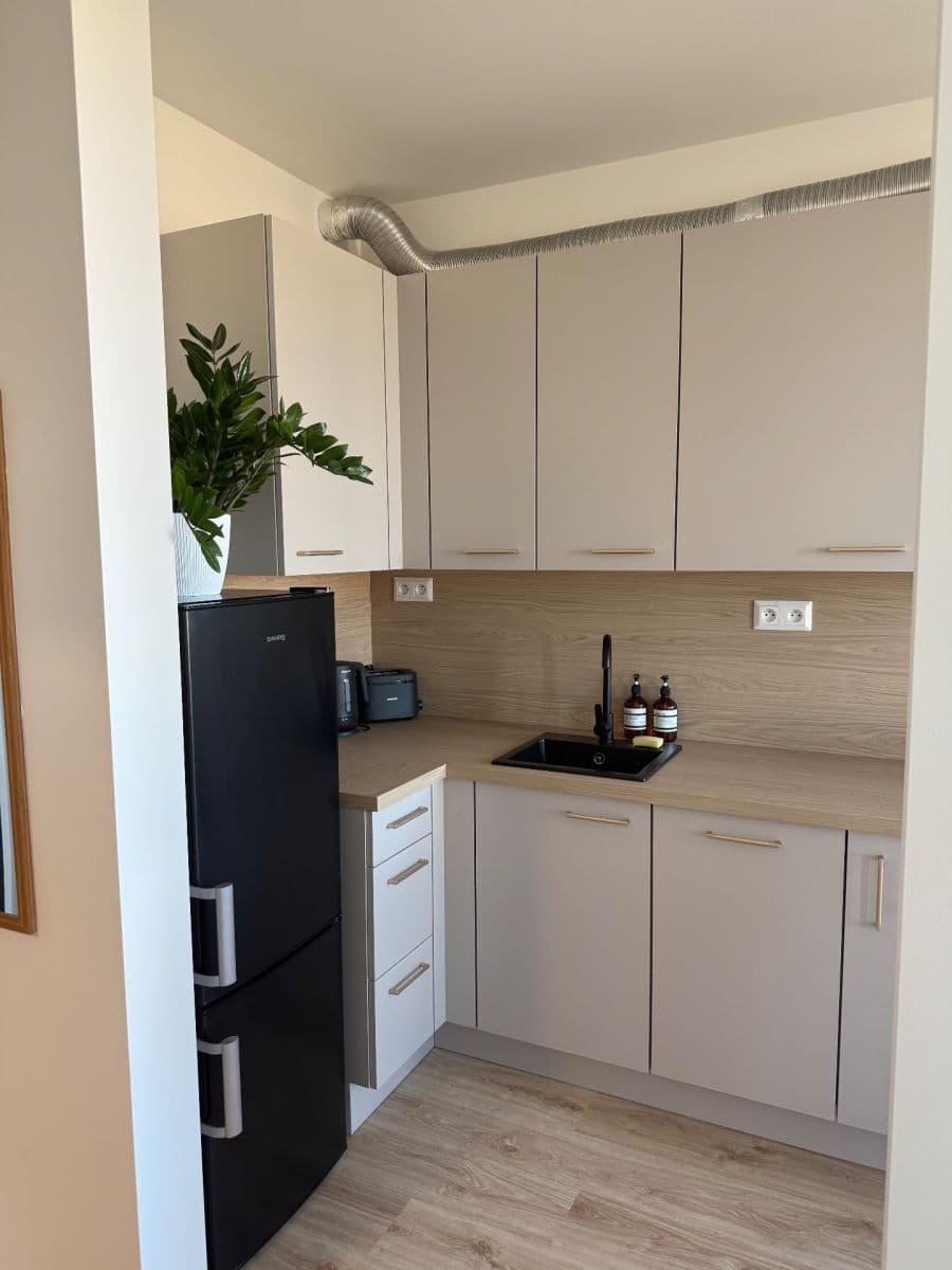 Prenájom bytu 2-izbový 44 m², Labutia, Petržalka, Bratislavský kraj Prenájom bytu 2-izbový 44 m², Labutia, Petržalka, Bratislavský kraj