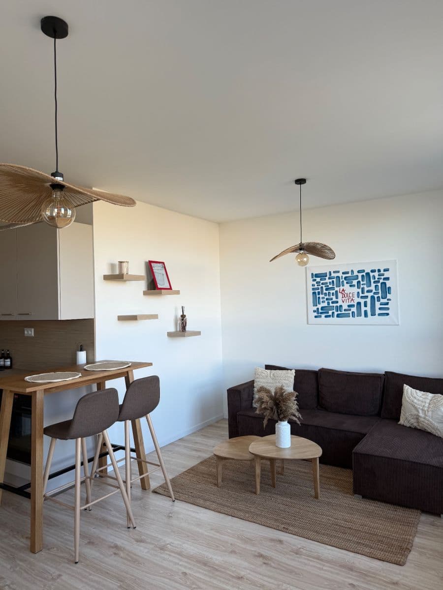 Prenájom bytu 2-izbový 44 m², Labutia, Petržalka, Bratislavský kraj Prenájom bytu 2-izbový 44 m², Labutia, Petržalka, Bratislavský kraj