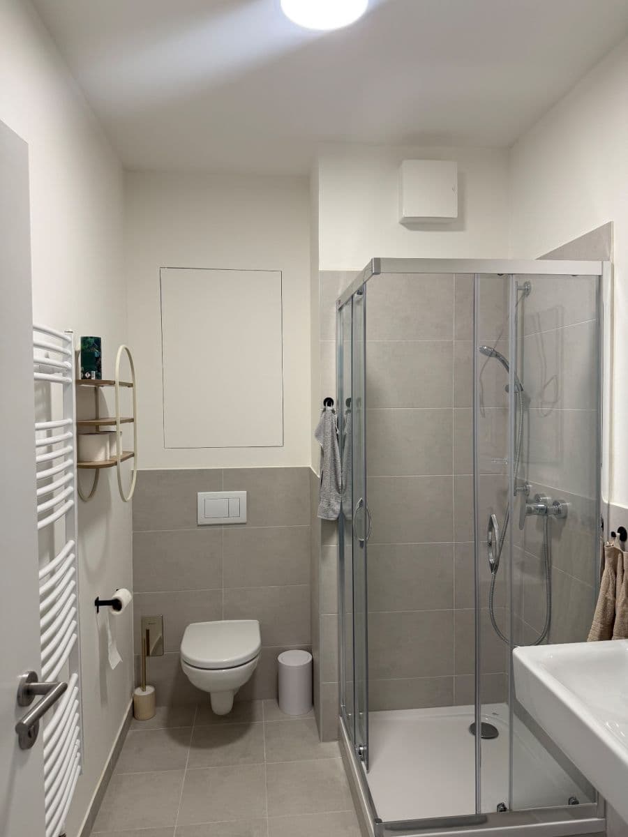 Prenájom bytu 2-izbový 44 m², Labutia, Petržalka, Bratislavský kraj Prenájom bytu 2-izbový 44 m², Labutia, Petržalka, Bratislavský kraj