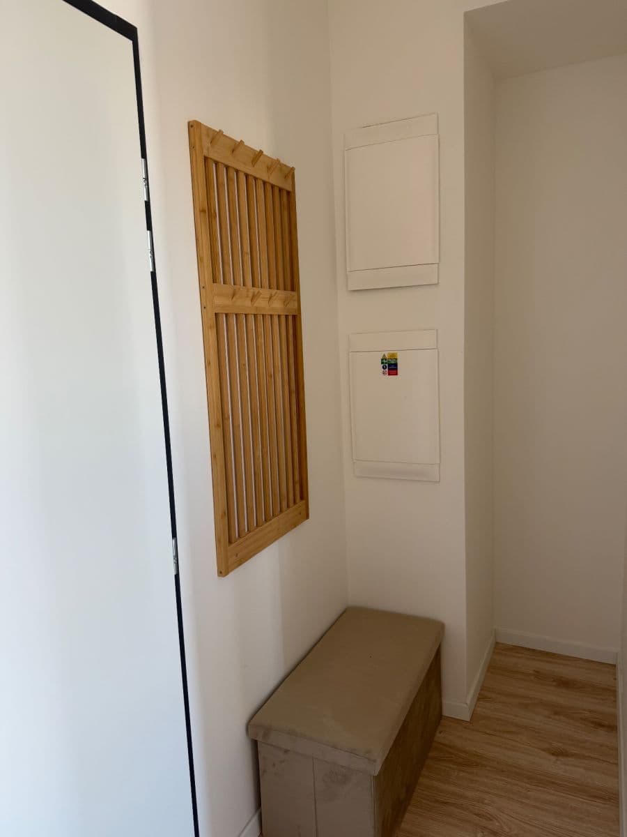 Prenájom bytu 2-izbový 44 m², Labutia, Petržalka, Bratislavský kraj Prenájom bytu 2-izbový 44 m², Labutia, Petržalka, Bratislavský kraj