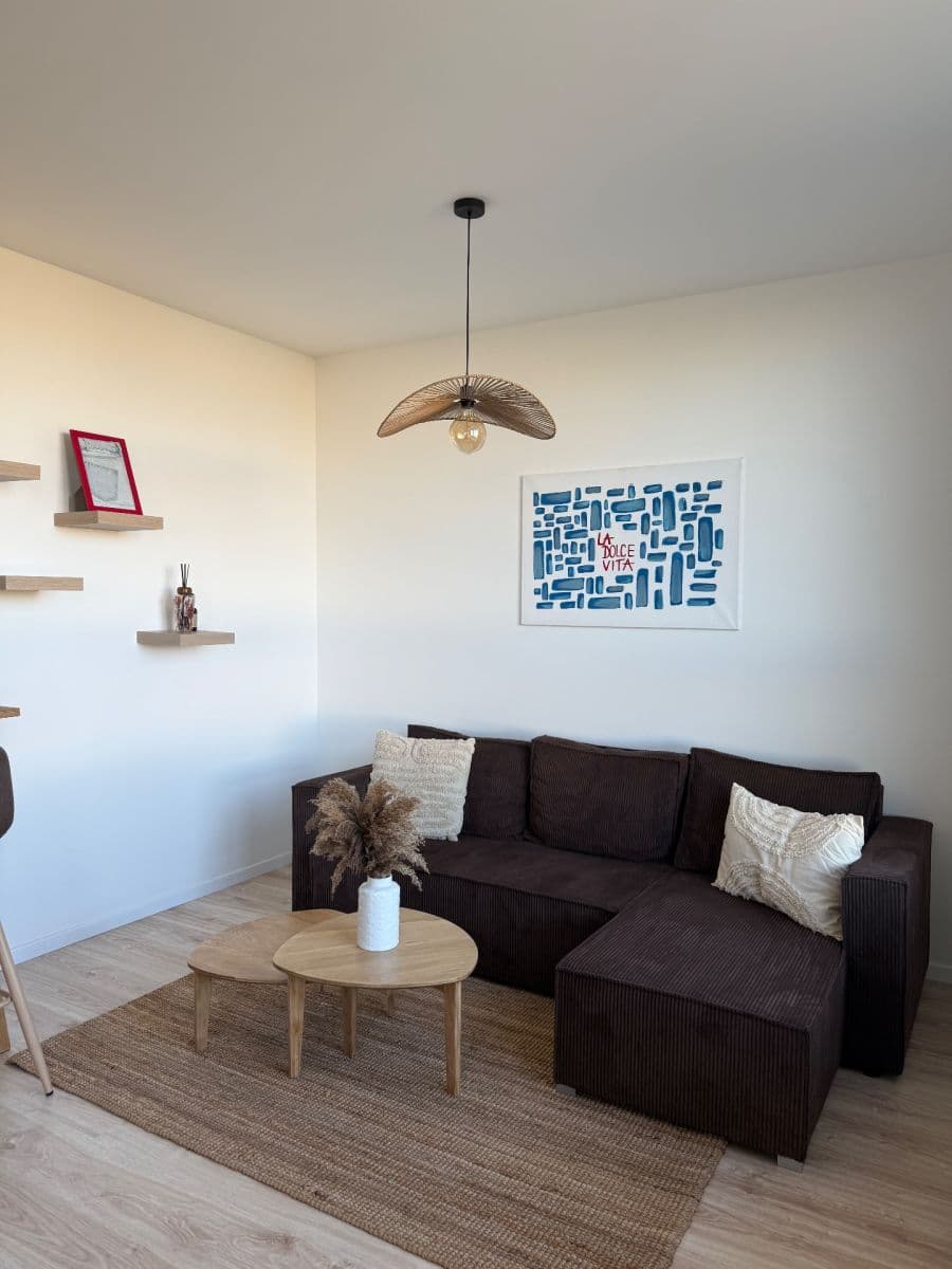 Prenájom bytu 2-izbový 44 m², Labutia, Petržalka, Bratislavský kraj Prenájom bytu 2-izbový 44 m², Labutia, Petržalka, Bratislavský kraj